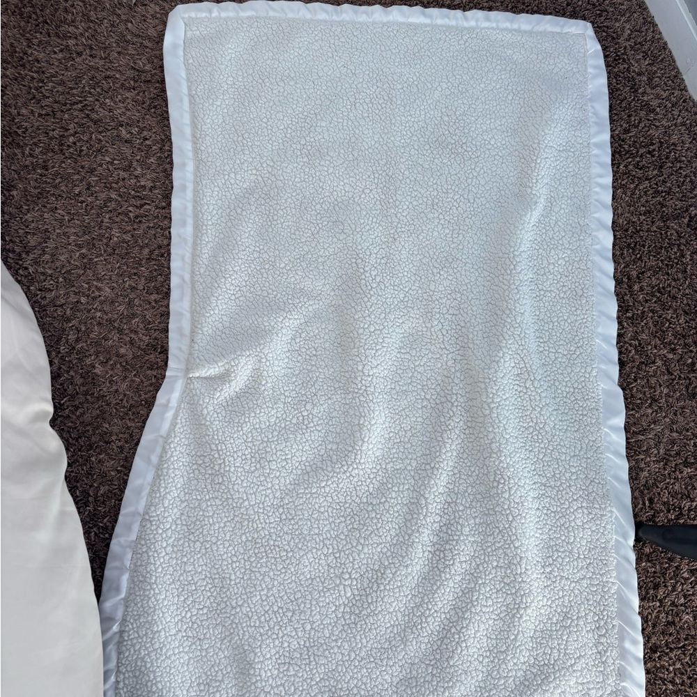 Hand stitched butterfly baby blanket - Picture 2 of 3